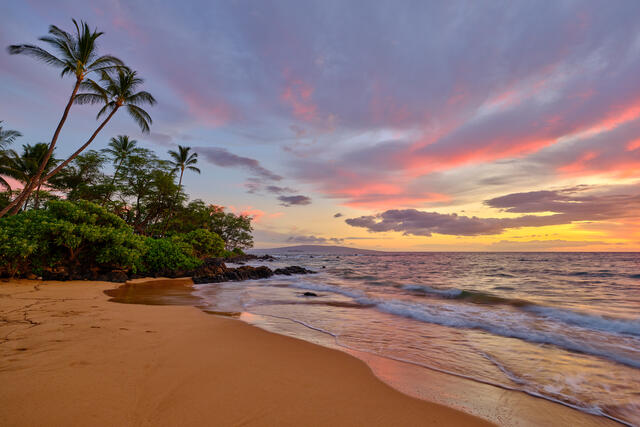 a beautiful vibrant beach sunset captured at Mokapu beach in Wailea by Hawaii fine art photographer Andrew Shoemaker