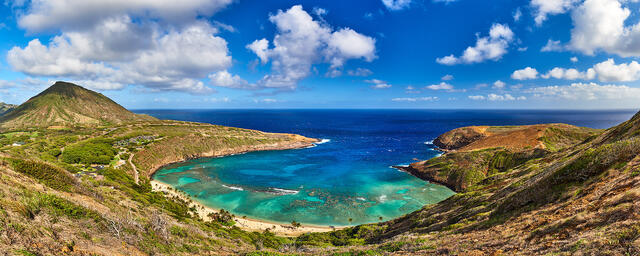 a beautiful panorama image of Hanauma Bay on the Hawaiian island of Oahu.  Hawaii Landscape photography by Maui artist Andrew Shoemaker