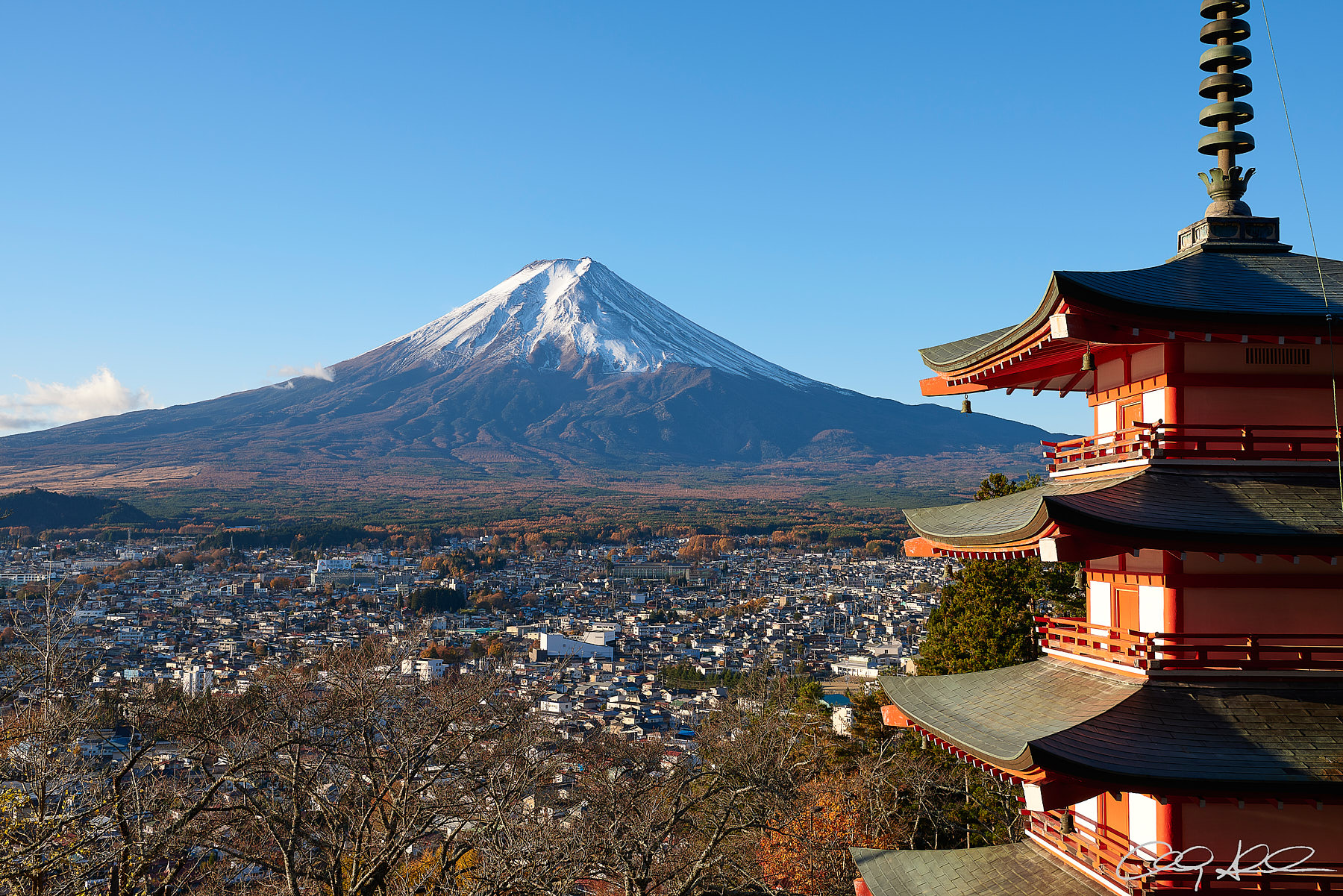 morning view of the Chureito Pagoda and snow covered Mount Fuji in the background