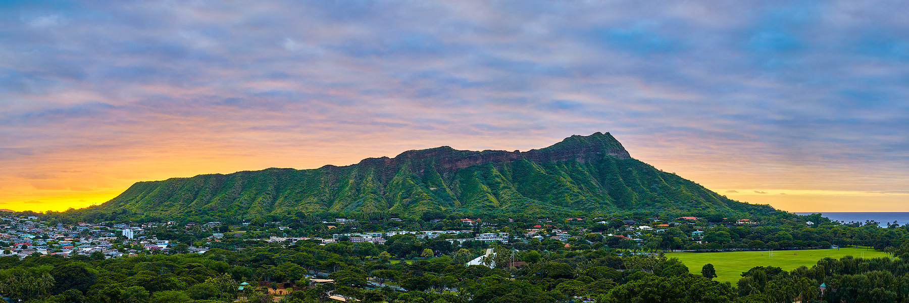 a beautiful panoramic picture of Diamond Head mountain near Waikiki beach on the Hawaiian island of Oahu.  Panorama photographer by Andrew Shoemaker